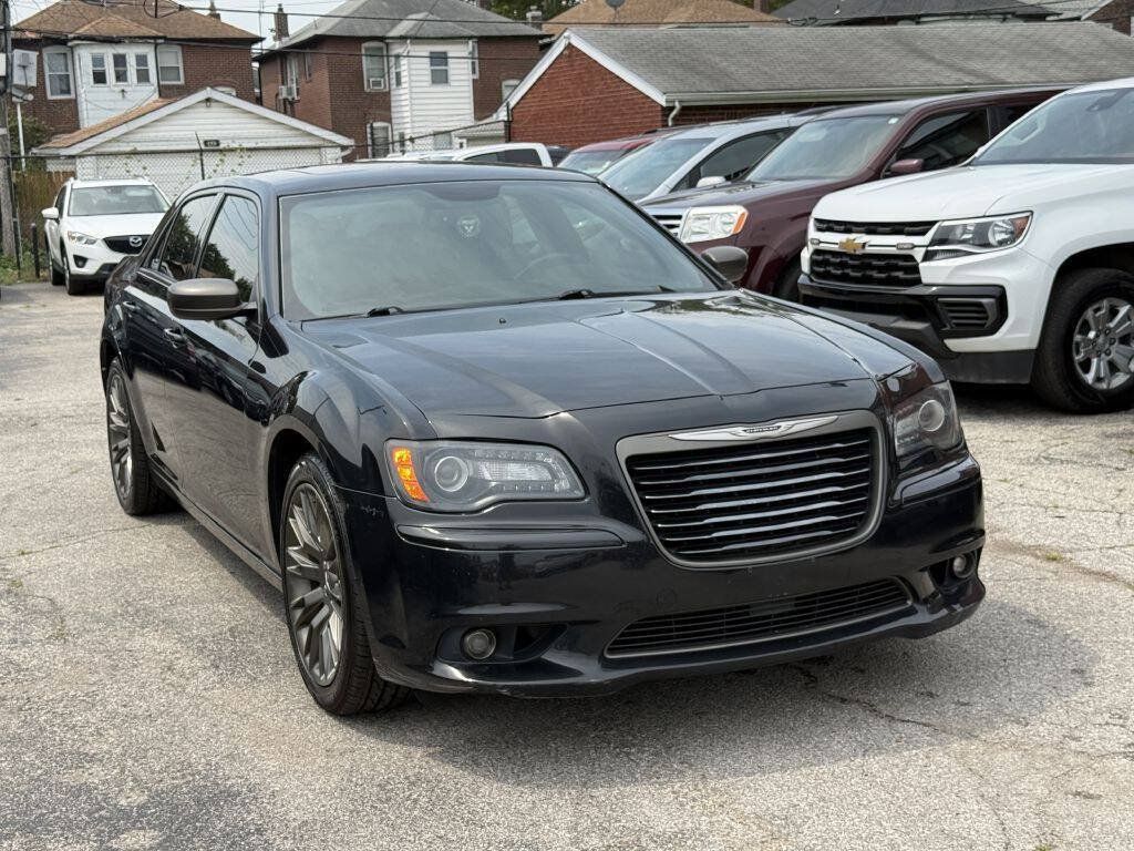 Used 2014 Chrysler 300 C RWD image 3