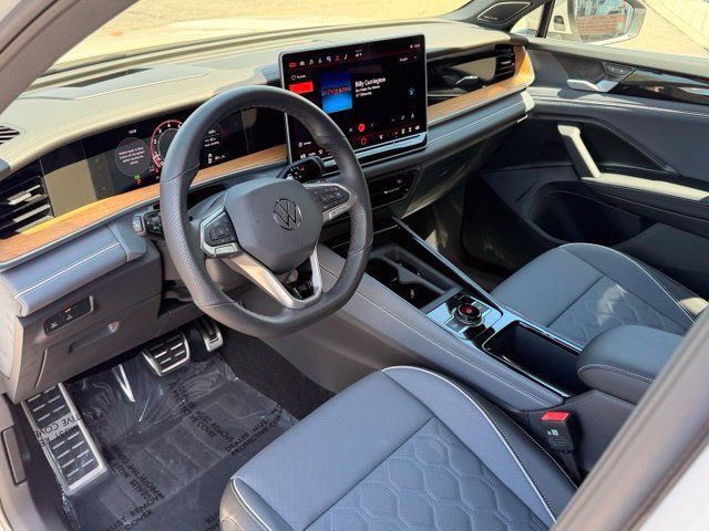 Certified 2026 Volkswagen Tiguan SEL R-Line AWD/4WD image 9