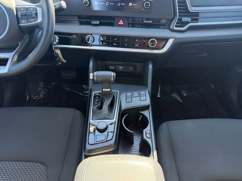 Used 2025 Kia Sportage LX image 40