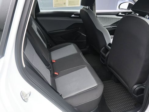 Used 2022 Volkswagen Taos S image 26