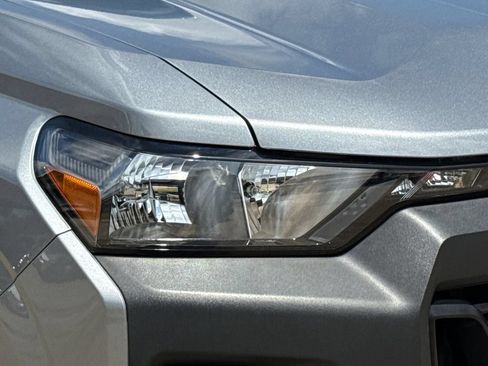 Used 2023 Chevrolet Colorado W/T RWD image 4