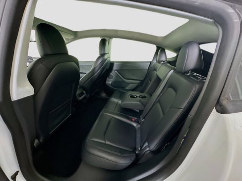 Used 2022 Tesla Model Y Long Range AWD/4WD image 28