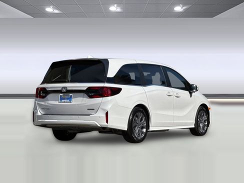 New 2026 Honda Odyssey Touring image 8