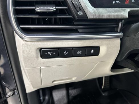 Used 2025 Kia Telluride SX w/ SX Captain's Chair Package FWD image 15