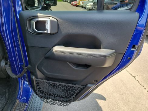 Used 2018 Jeep Wrangler Unlimited Sahara AWD/4WD image 34