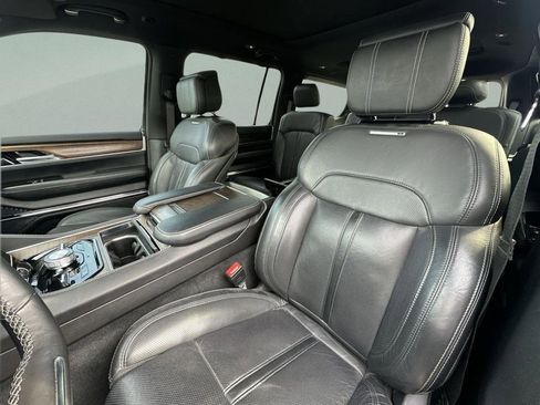 Used 2022 Jeep Grand Wagoneer Series I AWD/4WD image 31