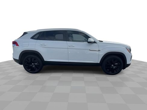 Used 2024 Volkswagen Atlas Cross Sport SE w/ Panoramic Sunroof Package FWD image 9