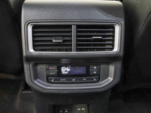 Used 2024 Volkswagen Atlas SEL AWD/4WD image 39