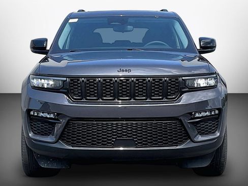 Used 2023 Jeep Grand Cherokee Limited w/ Black Appearance Package AWD/4WD image 3