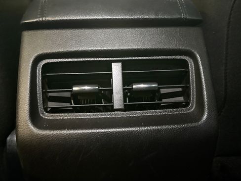 Used 2015 Ford Edge SE image 25