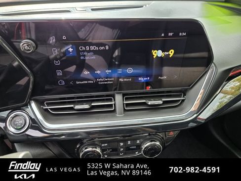 Used 2025 Chevrolet Trax RS w/ Sunroof Package FWD image 25