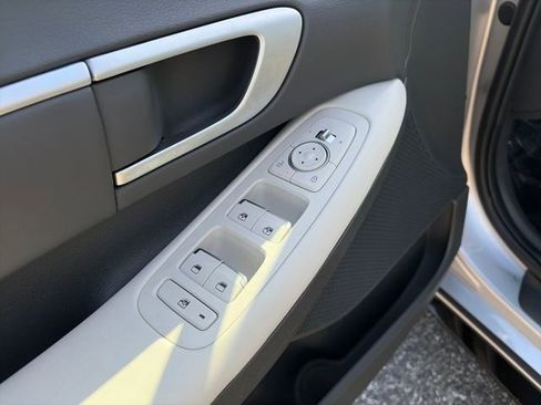 Used 2025 Hyundai Sonata SEL FWD image 11