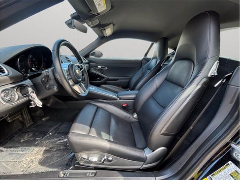 Used 2019 Porsche 718 Cayman RWD image 2