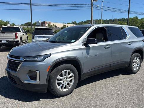 Used 2023 Chevrolet Traverse LS FWD image 3