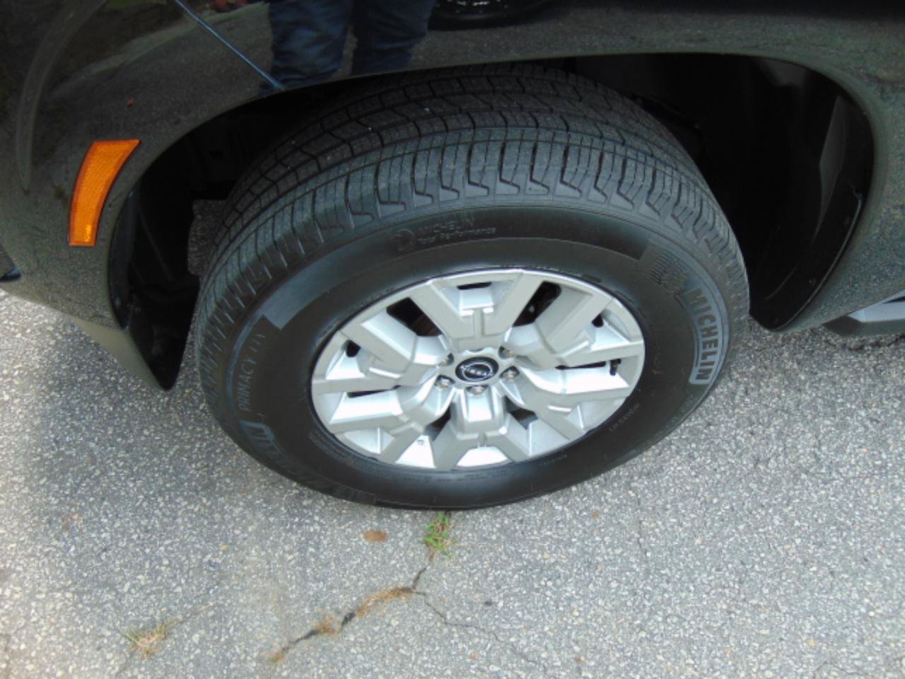 Used 2022 Nissan Frontier SV AWD/4WD image 29