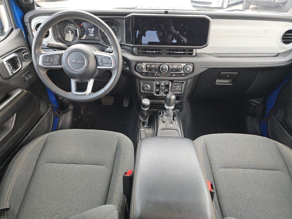 Used 2024 Jeep Wrangler Unlimited Sahara AWD/4WD image 20