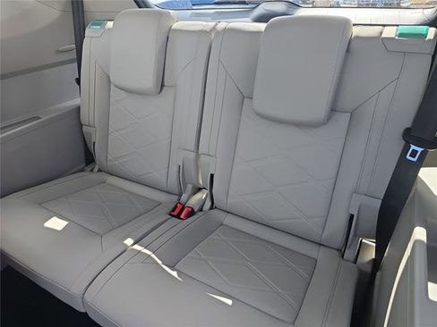 New 2026 Volkswagen Atlas SE FWD image 9