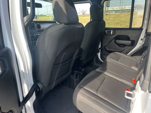 Used 2019 Jeep Wrangler Unlimited Sport S image 25