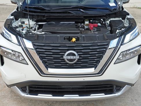 Used 2023 Nissan Rogue Platinum FWD image 7