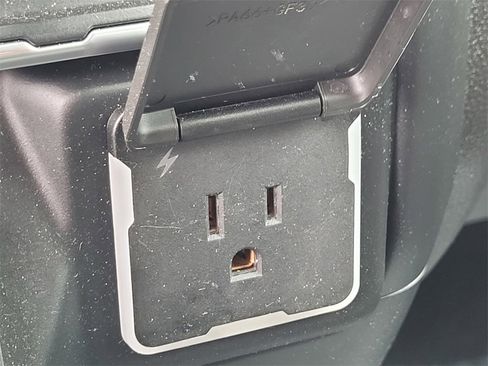 Used 2024 Chevrolet Silverado 2500 Custom w/ Custom Value Package image 21