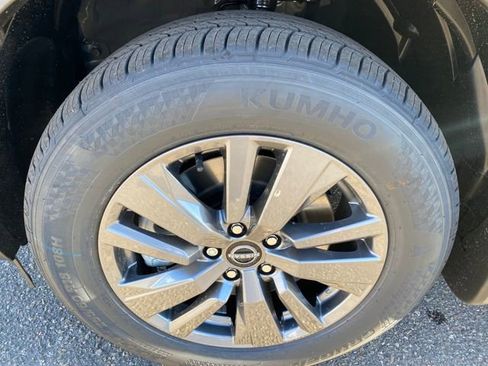 New 2025 Nissan Pathfinder SV image 27