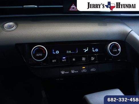Used 2022 Hyundai Elantra SEL FWD image 13
