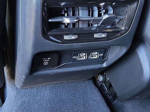 Used 2023 Jeep Grand Cherokee Altitude image 16