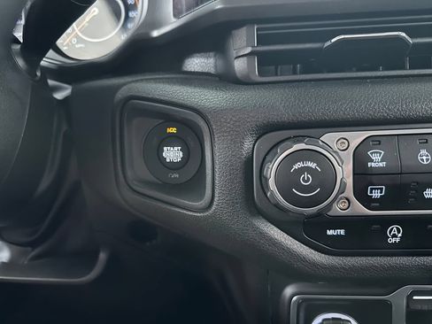 Used 2024 Jeep Wrangler Unlimited Sport AWD/4WD image 19