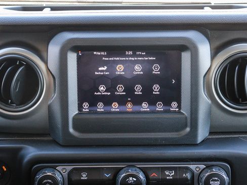 Used 2022 Jeep Gladiator Sport AWD/4WD image 18