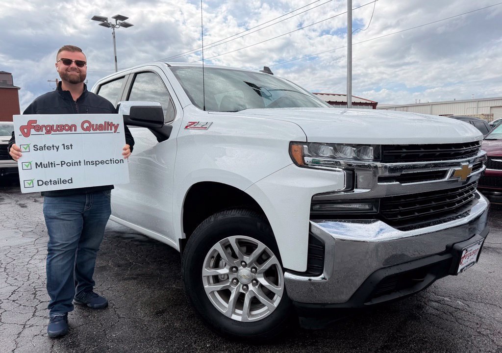 Used 2021 Chevrolet Silverado 1500 LT AWD/4WD image 1