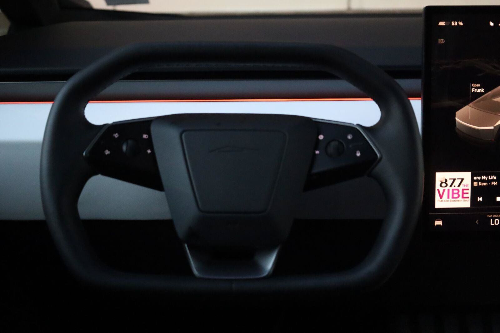 Used 2024 Tesla Cybertruck AWD Crew Cab image 32
