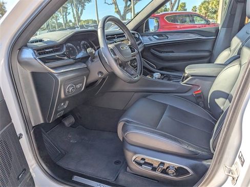 Used 2023 Jeep Grand Cherokee Overland w/ Adv Protech Group III image 11