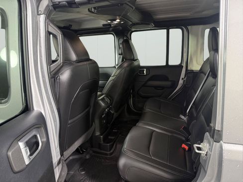 Used 2019 Jeep Wrangler Unlimited Sahara w/ Cold Weather Group AWD/4WD image 5