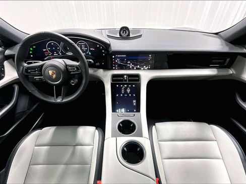 Used 2025 Porsche Taycan image 17