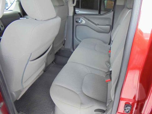 Used 2019 Nissan Frontier SV image 9