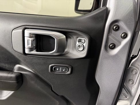 Used 2018 Jeep Wrangler Unlimited Rubicon w/ Cold Weather Group image 19