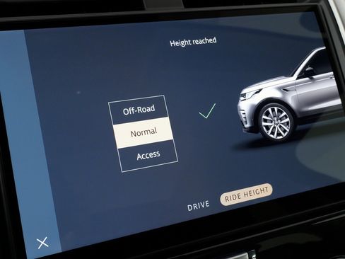 Used 2024 Land Rover Discovery S image 63