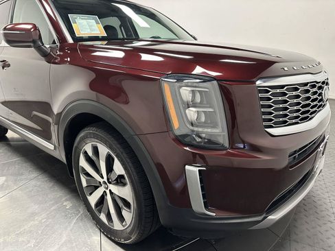 Used 2021 Kia Telluride EX w/ EX Premium Package FWD image 3