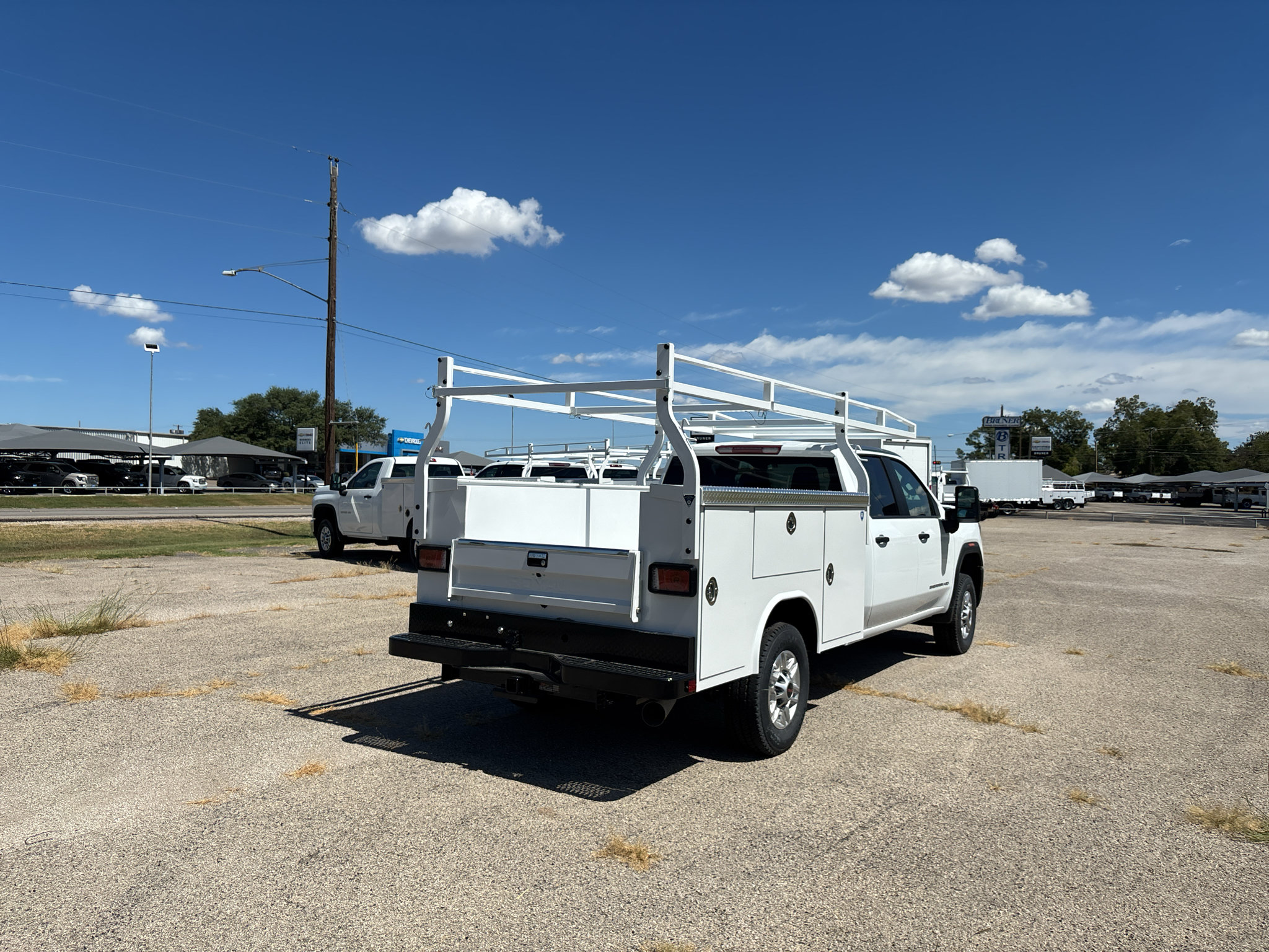 Used 2026 GMC Sierra 2500 Pro w/ Convenience Package AWD/4WD image 5