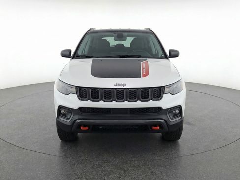 Used 2025 Jeep Compass Trailhawk image 2