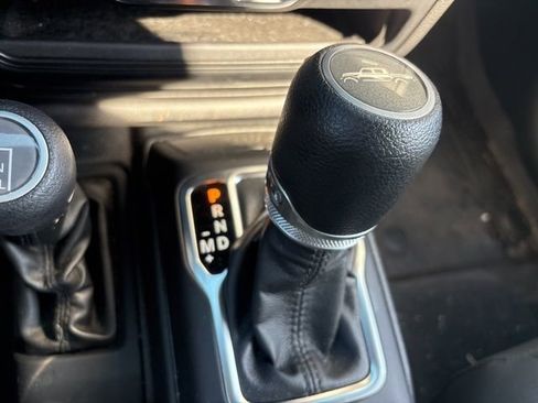 Used 2022 Jeep Gladiator Willys image 34