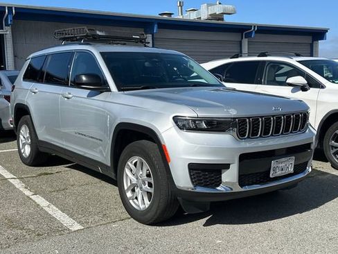 Used 2022 Jeep Grand Cherokee L Laredo w/ Luxury Tech Group I AWD/4WD image 2