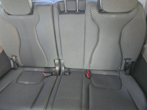New 2027 Kia Carnival LX FWD image 17