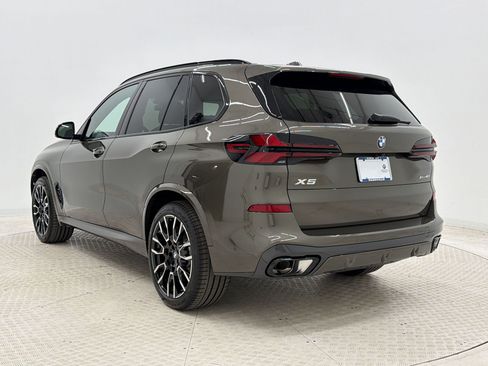 New 2026 BMW X5 xDrive40i w/ M Sport Package AWD/4WD image 3