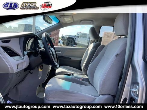 Used 2017 Toyota Sienna LE FWD image 10