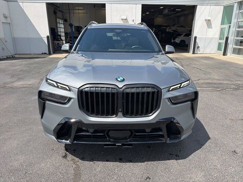 Used 2024 BMW X7 xDrive40i w/ M Sport Package AWD/4WD image 2