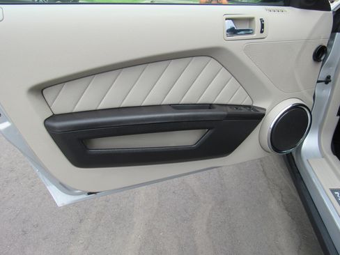 Used 2010 Ford Mustang Convertible RWD image 16