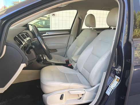 Used 2016 Volkswagen e-Golf SEL Premium w/ Driver Assistance Package FWD image 27