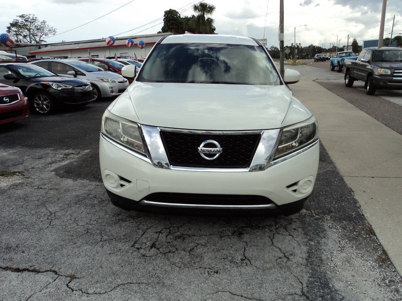 Used 2014 Nissan Pathfinder S FWD image 3