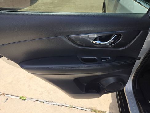 Used 2018 Nissan Rogue SV FWD image 14